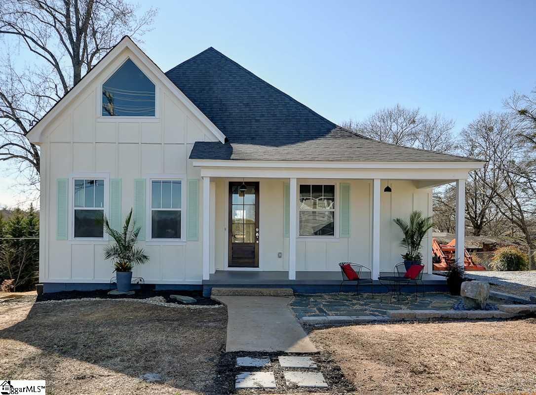Main image of property at 1115 apalache Street, Greer, SC 29651