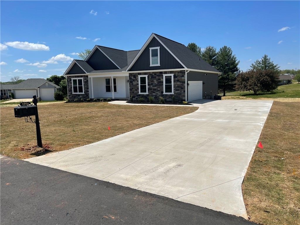 Property image 4 at 1904 Queen Drive, Walhalla, SC 29691