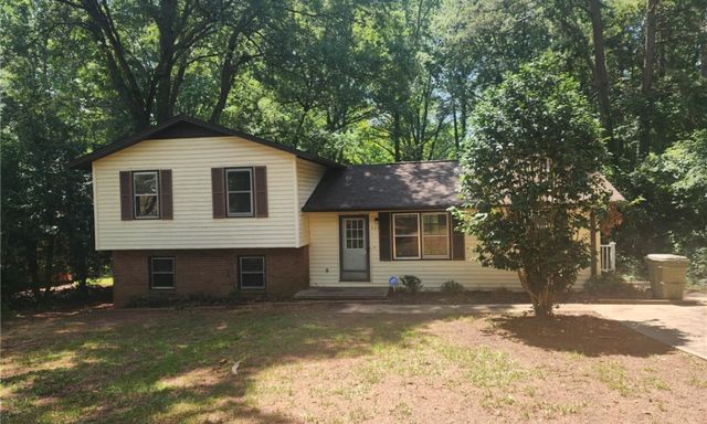 111 Woodside Lane