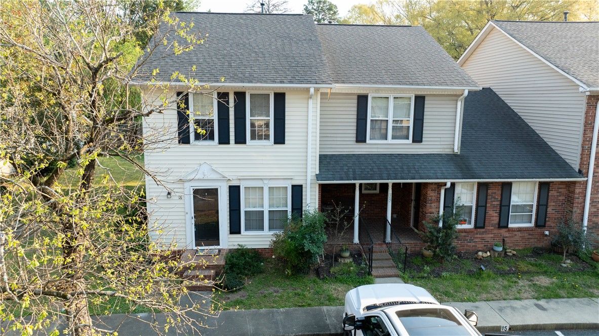 Main image of property at 16 Somersett Drive, Spartanburg, SC 29301