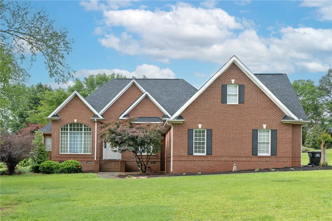 Country Place, Anderson Community