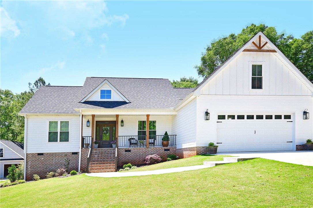 Main image of property at 237 Raven Wood Circle, Piedmont, SC 29673