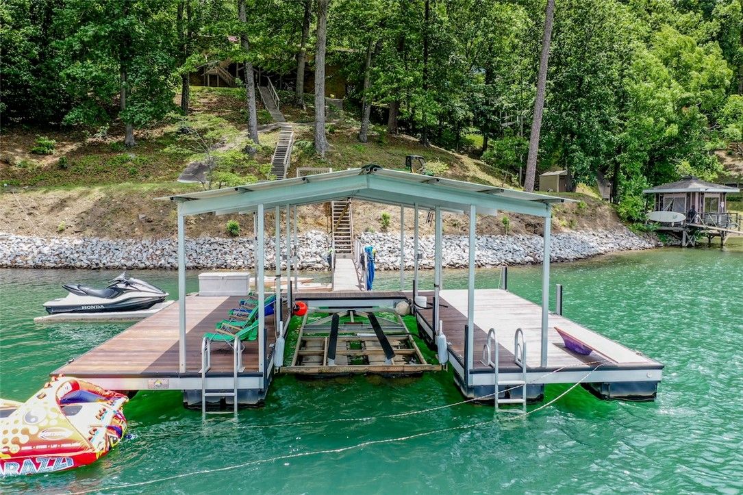 Main image of property at 313 Harbor Drive, Seneca, SC 29672