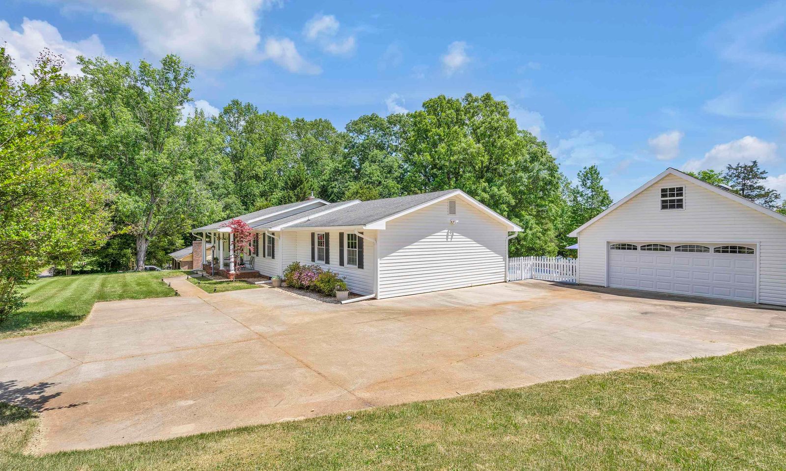 Property image 2 at 323 Rollingwood Drive, Easley, SC 29640