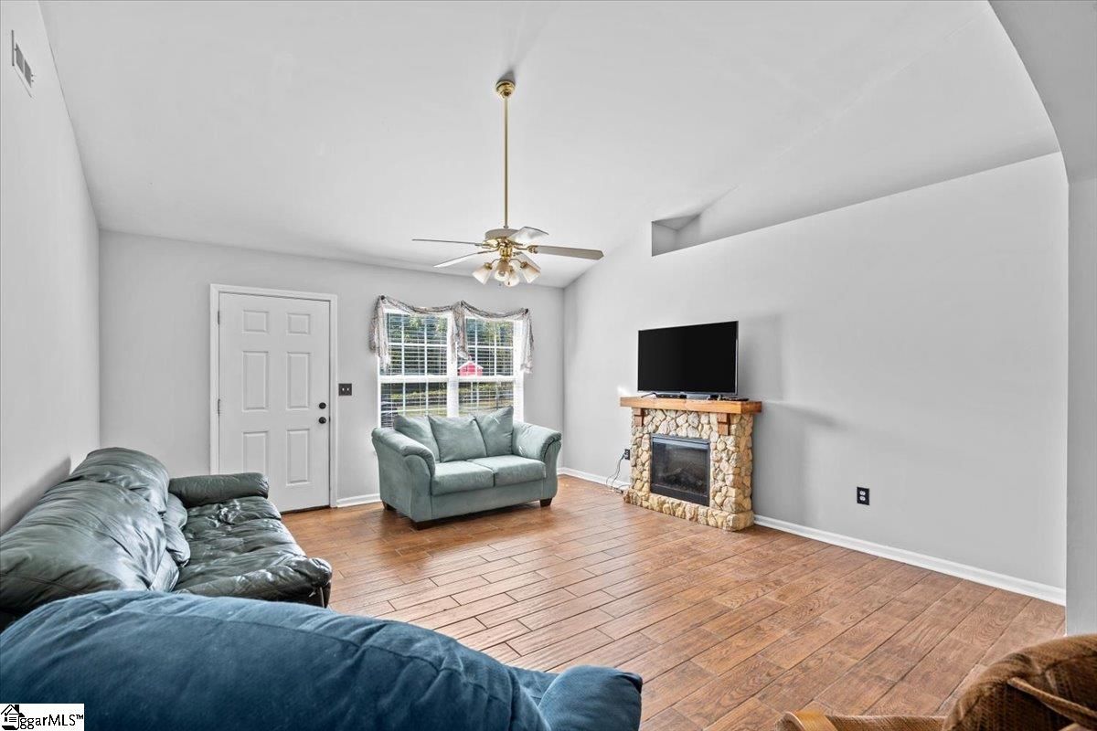 Property image 4 at 10 Natalie Court, Greer, SC 29651
