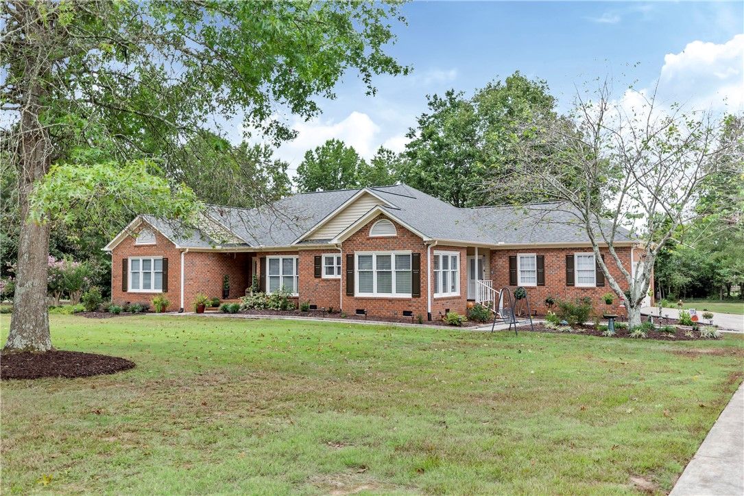 Main image of property at 2814 Rambling Path, Anderson, SC 29621