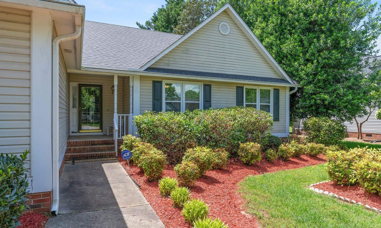 Property image 2 at 305 Tearose Lane, Simpsonville, SC 29681
