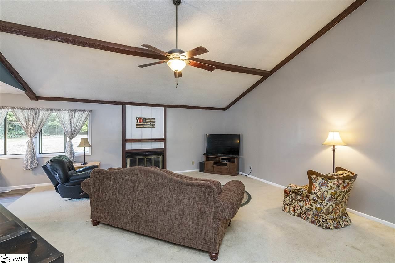 Property image 2 at 1003 Hollow Oak Drive, Taylors, SC 29687