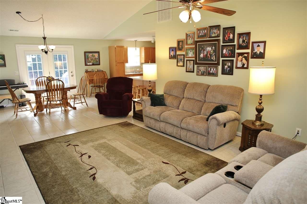 Property image 4 at 210 Admiral Lane, Greer, SC 29650