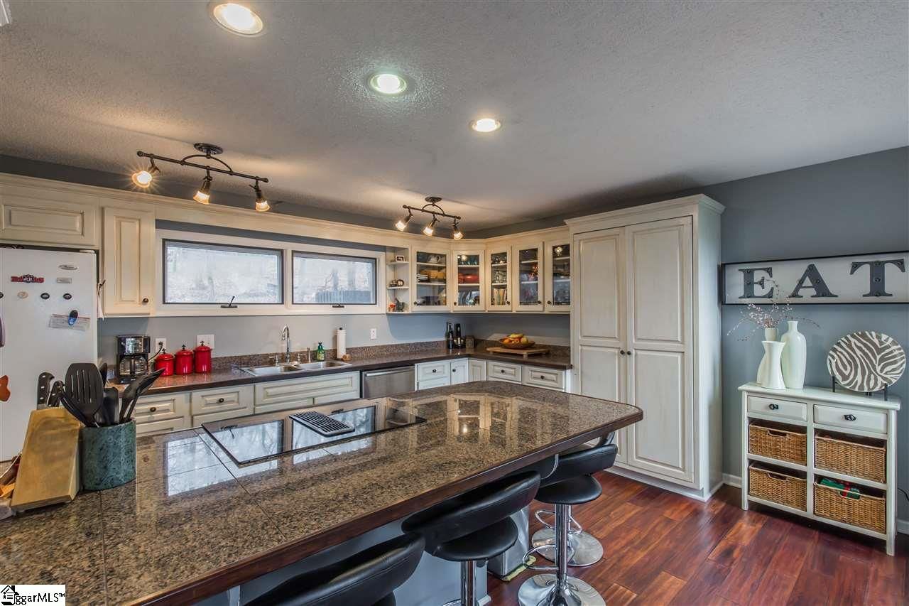 Property image 5 at 2 Hickory Ridge, Greenville, SC 29609