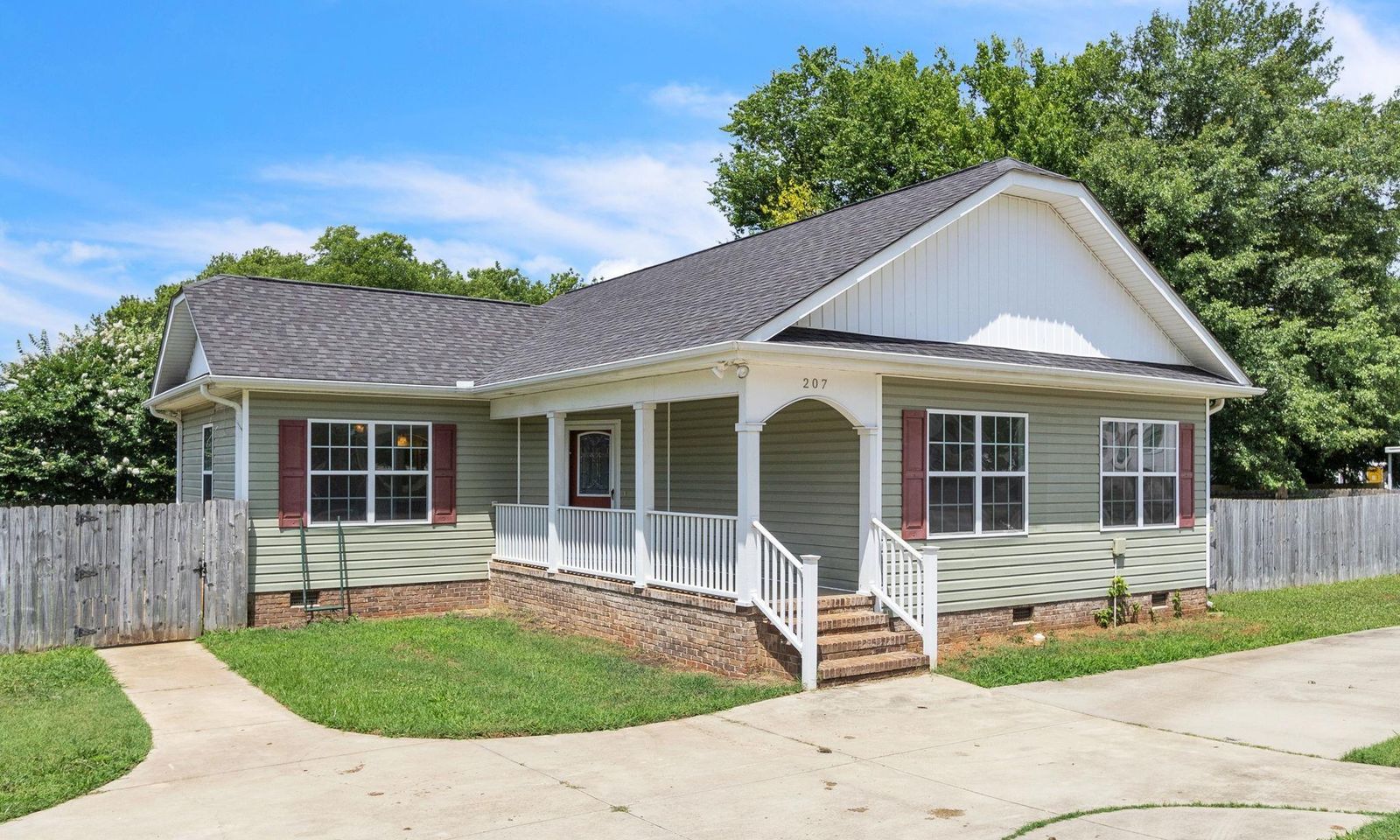 Property image 2 at 207 Old Paris Mountain Road, Greenville, SC 29609-4518
