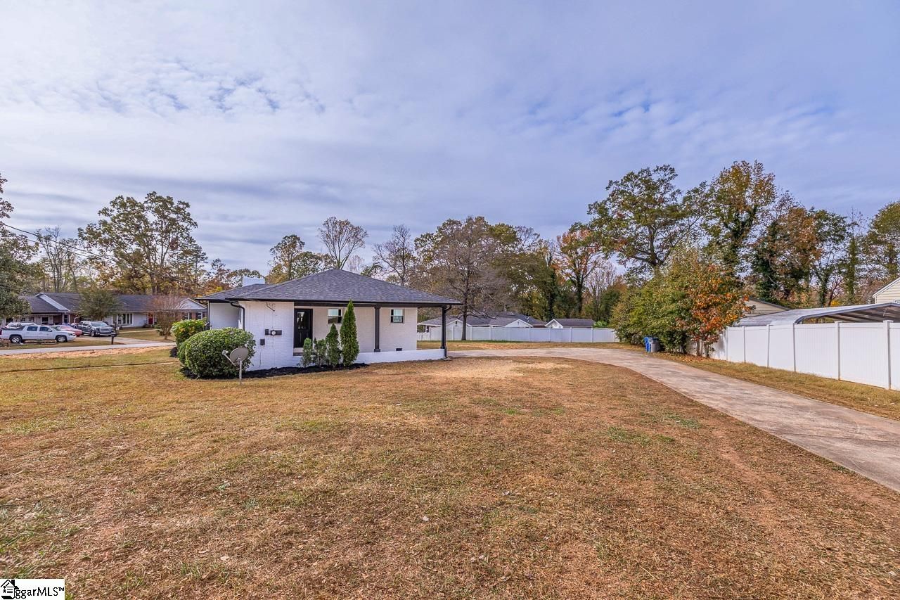 Property image 3 at 111 Tanglewood Drive, Greenville, SC 29611