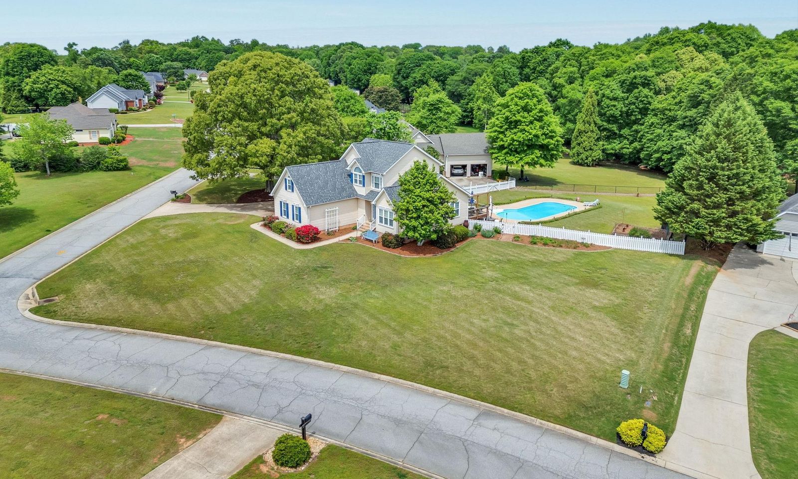 Property image 2 at 204 Huddersfield Drive, Piedmont, SC 29673