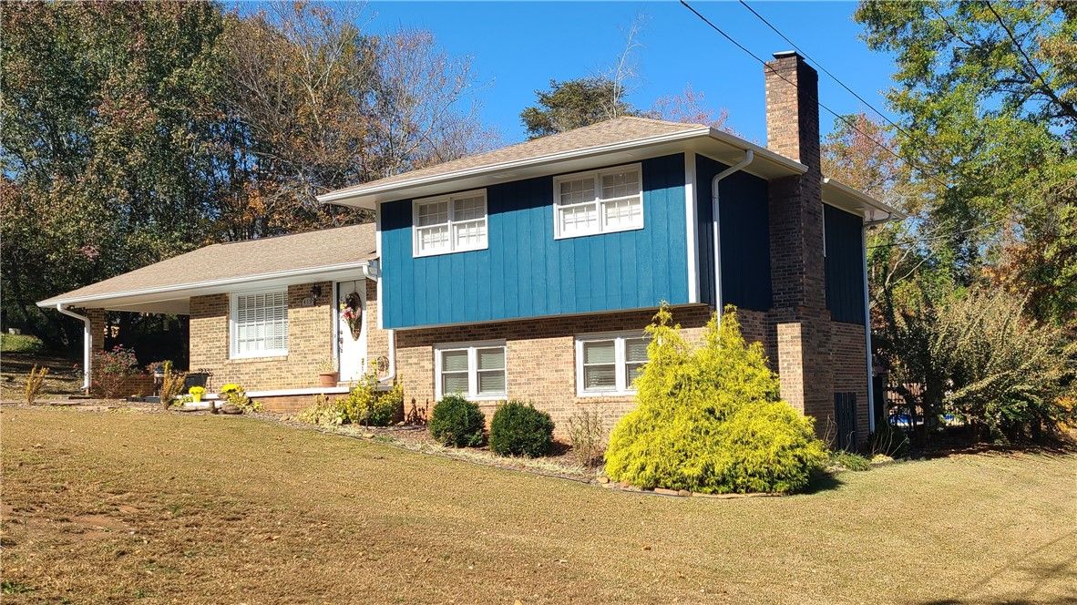 Main image of property at 419 Arrowood Circle, Seneca, SC 29672