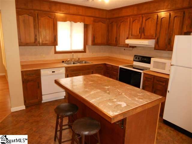 Property image 2 at 136 Chestnut Lake Dr, Inman, SC 29349