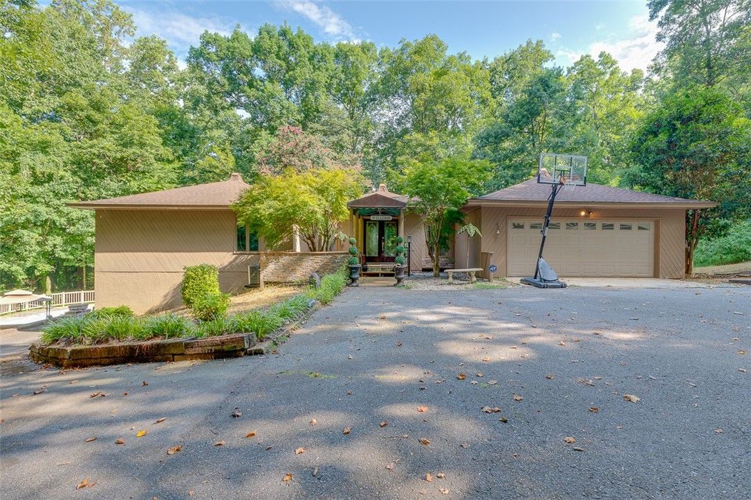 Property image 2 at 209 Stelling Drive, Townville, SC 29689