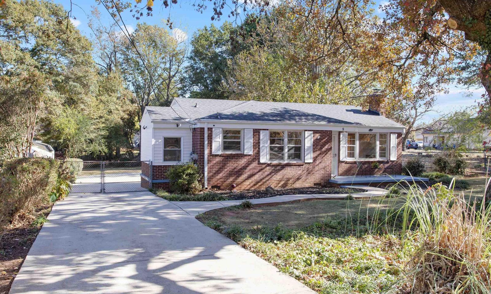 Property image 2 at 8 Linda Lane, Greenville, SC 29617-8119