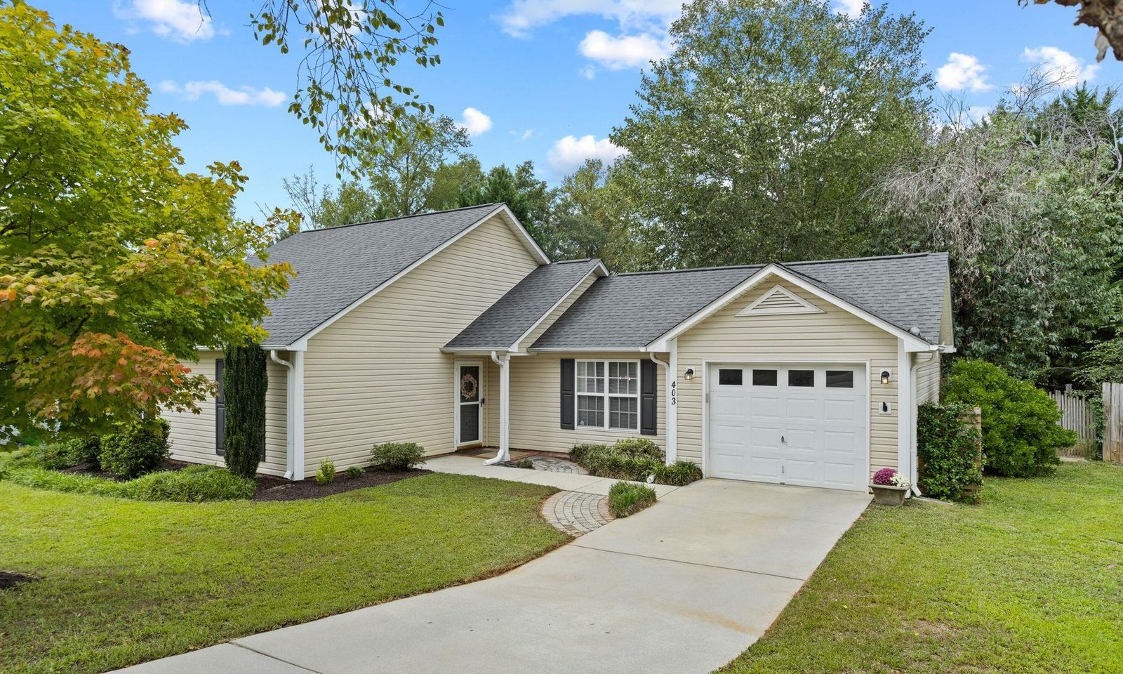 Property image 4 at 403 Pheasant Ridge Drive, Taylors, SC 29687