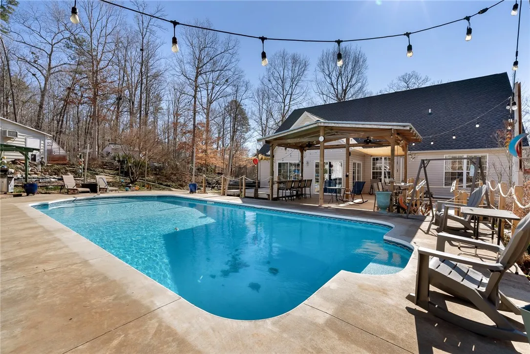 Century Hills, Pendleton Community