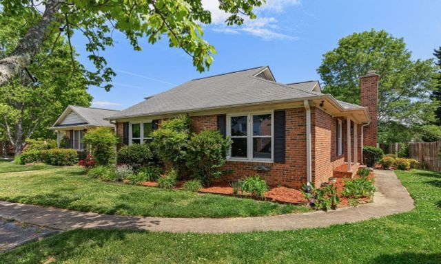 3 Hillington Place