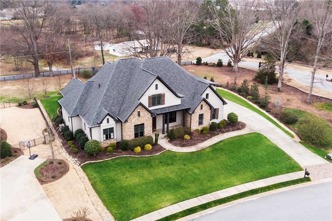 Property image 3 at 523 Chamblee Boulevard, Greenville, SC 29615
