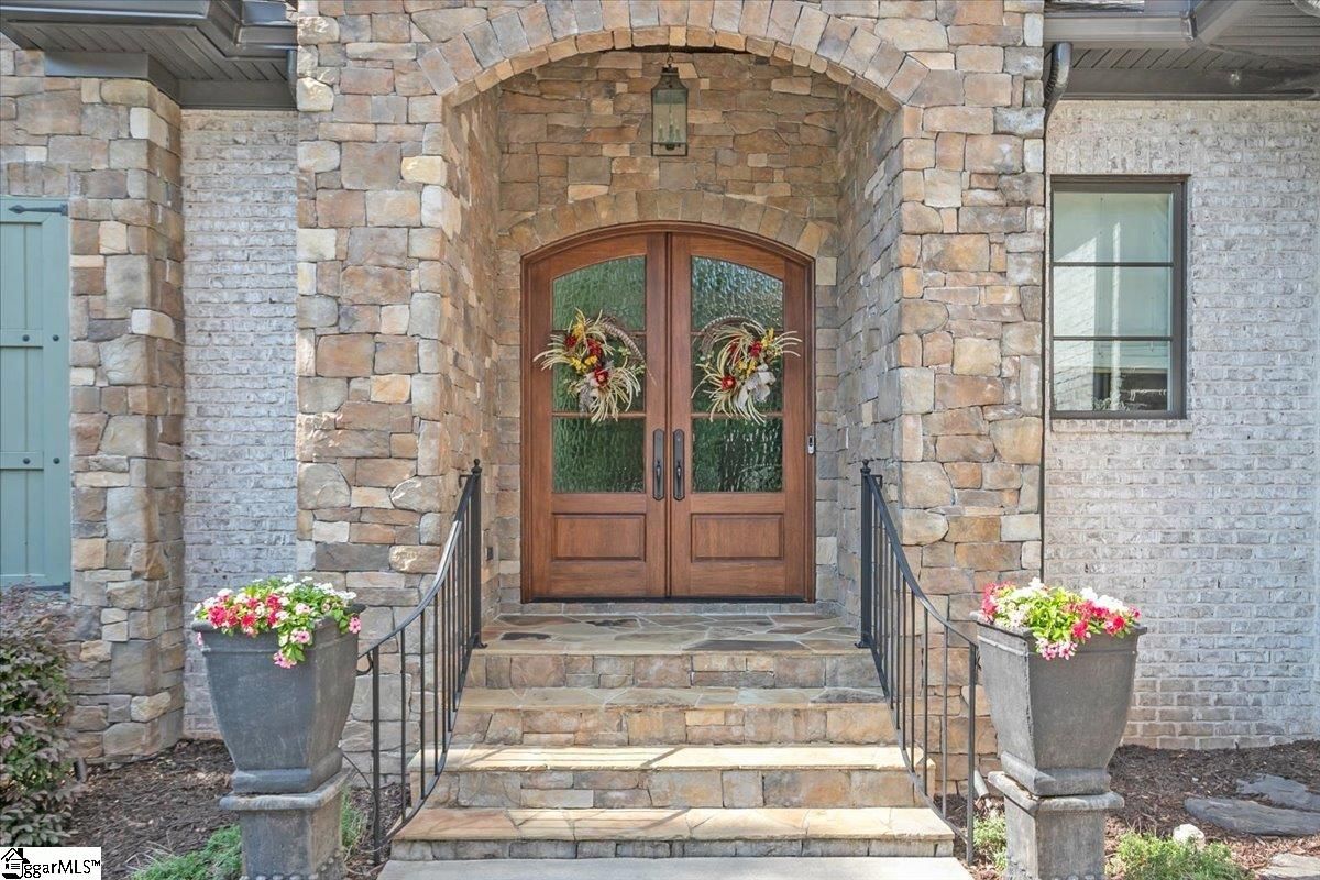 Property image 2 at 15 Charleston Oak Lane, Greenville, SC 29615