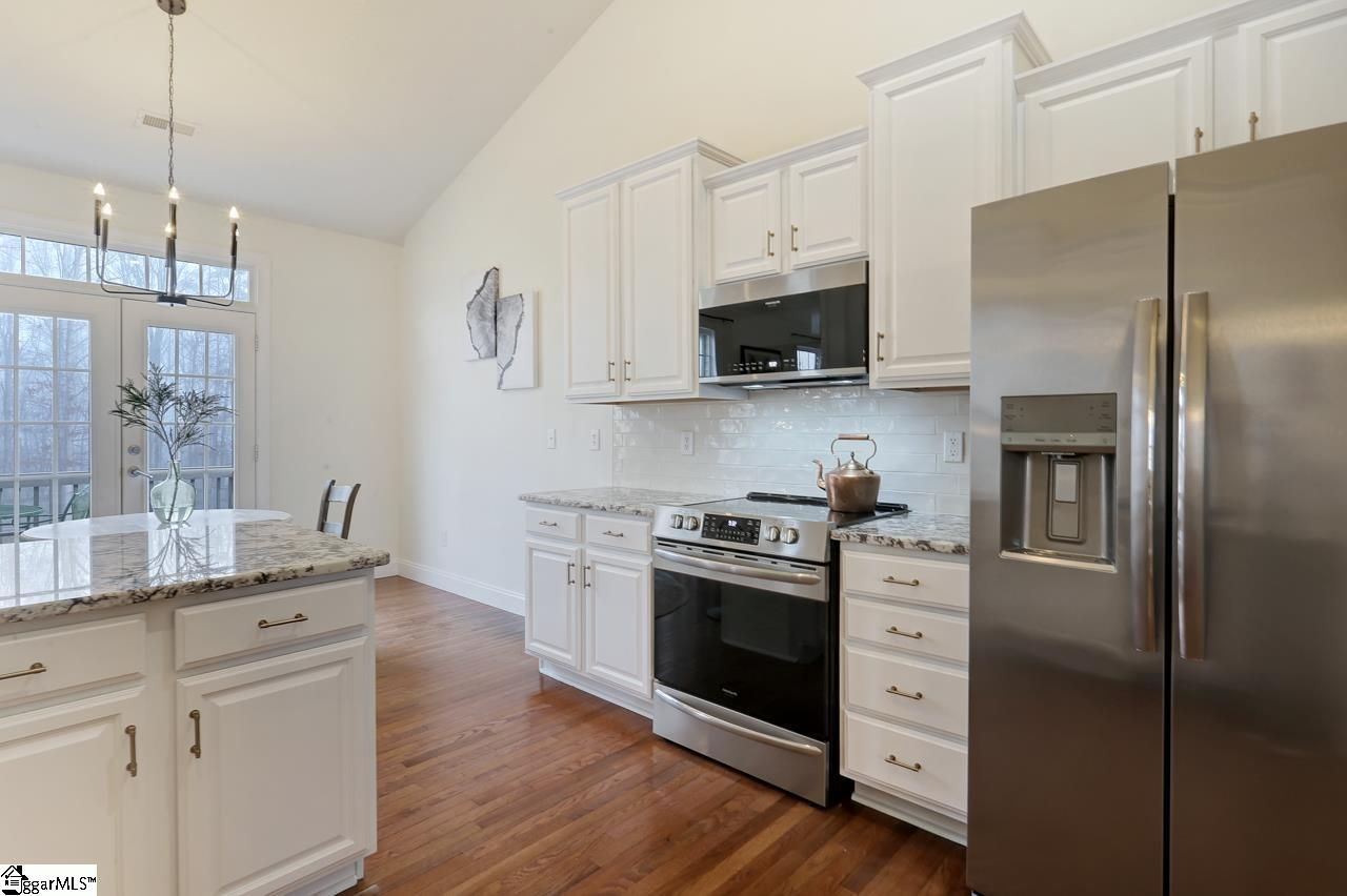Property image 4 at 6 Rockledge Drive, Greenville, SC 29609