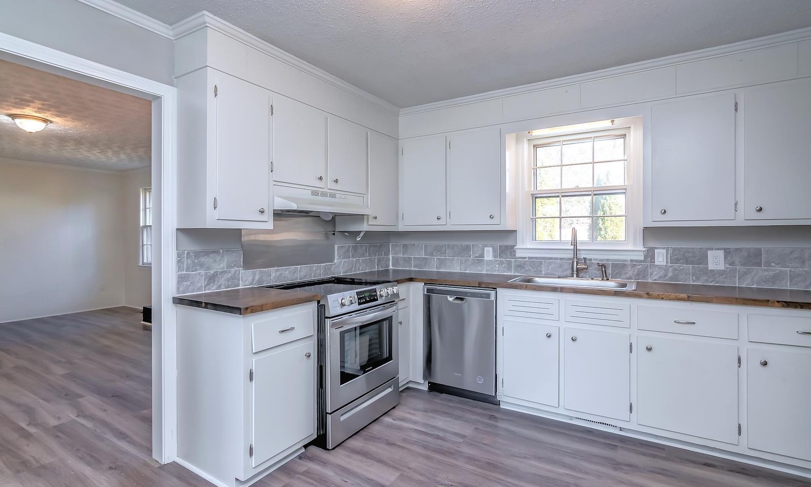 Property image 3 at 2 Vicksburg Drive, Greenville, SC 29617
