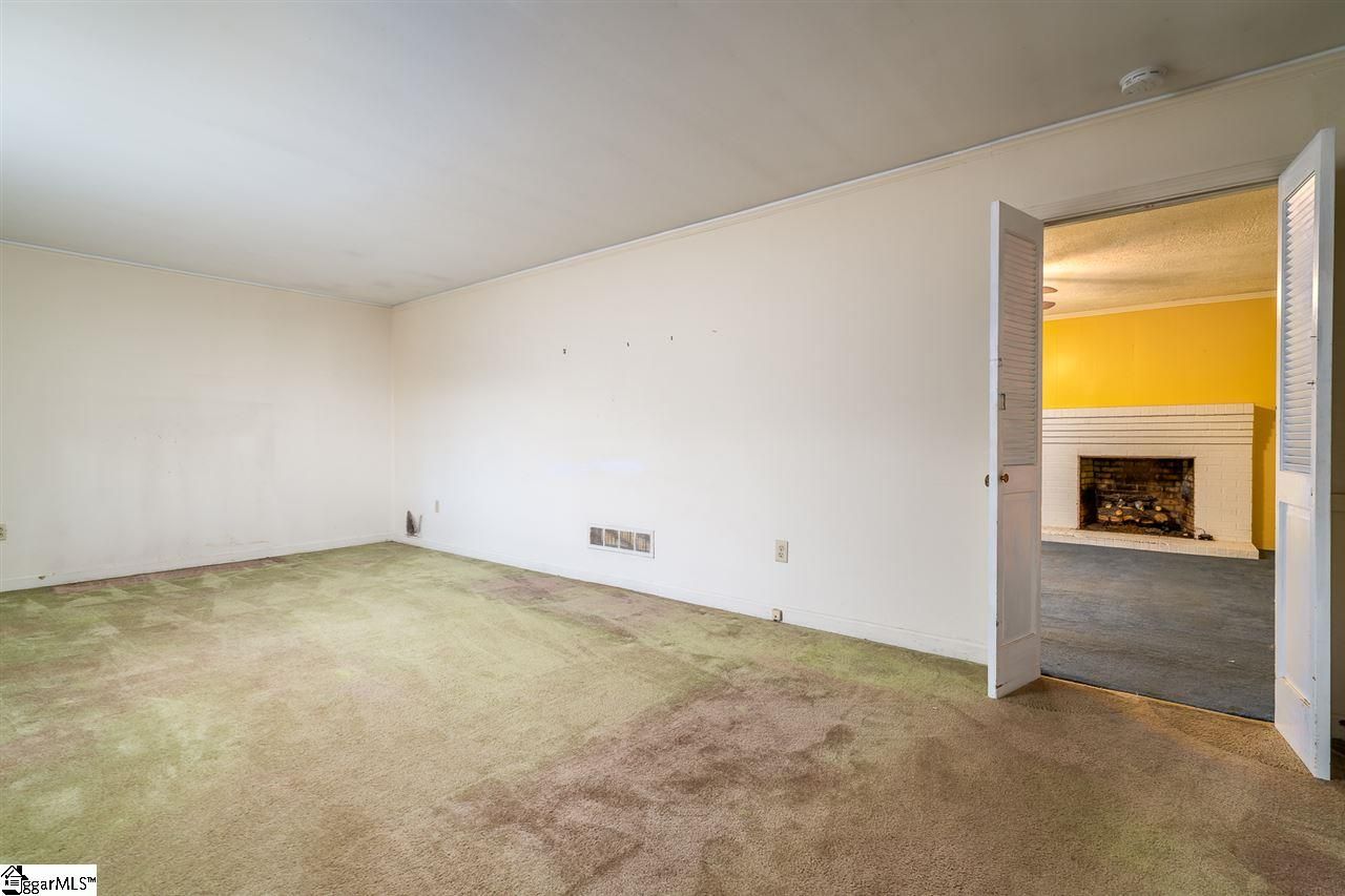 Property image 5 at 18 Oakwood Avenue, Taylors, SC 29687