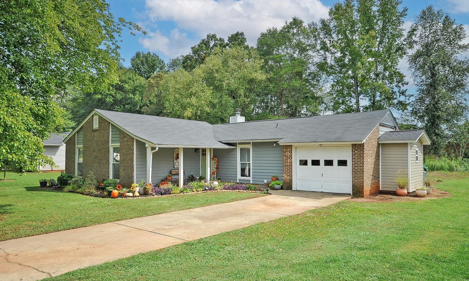 Property image 2 at 23 Paddock Lane, Greer, SC 29650
