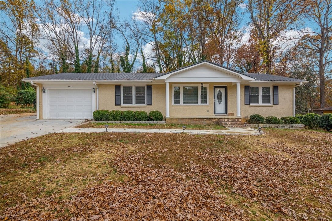 Main image of property at 113 Elizabeth Drive, Piedmont, SC 29673