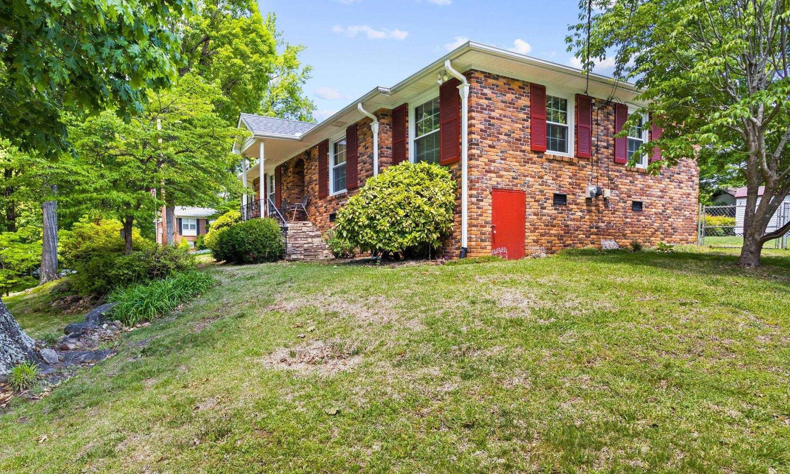 Property image 2 at 104 Tamarack Trail, Greenville, SC 29609-1530