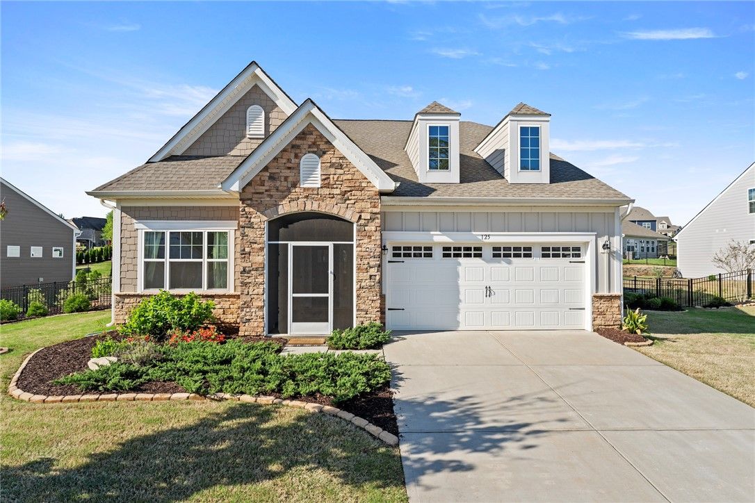 Main image of property at 125 Double Crest Drive, Taylors, SC 29687