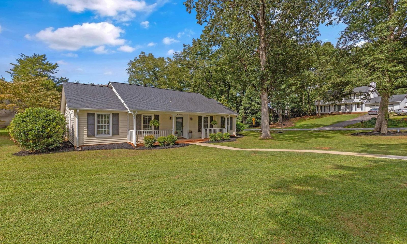 Property image 3 at 100 Woodstock Lane, Greer, SC 29650