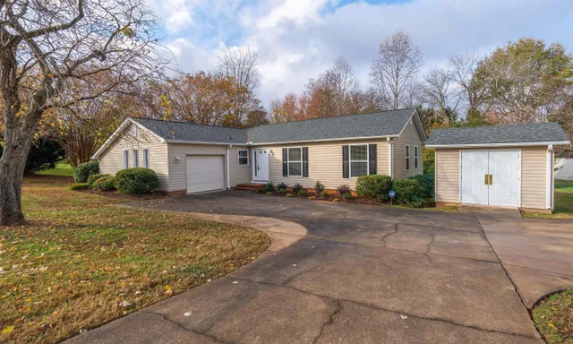 100 Hunters Trail