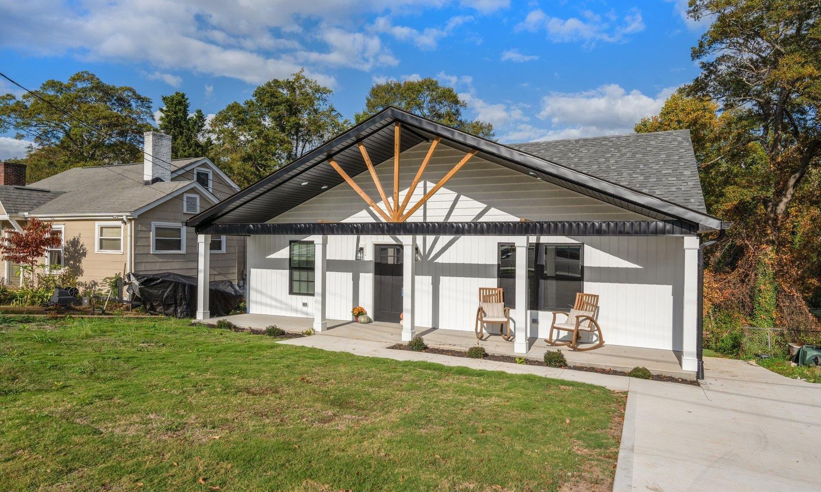 Property image 4 at 10 Hawthorne Lane, Greenville, SC 29605