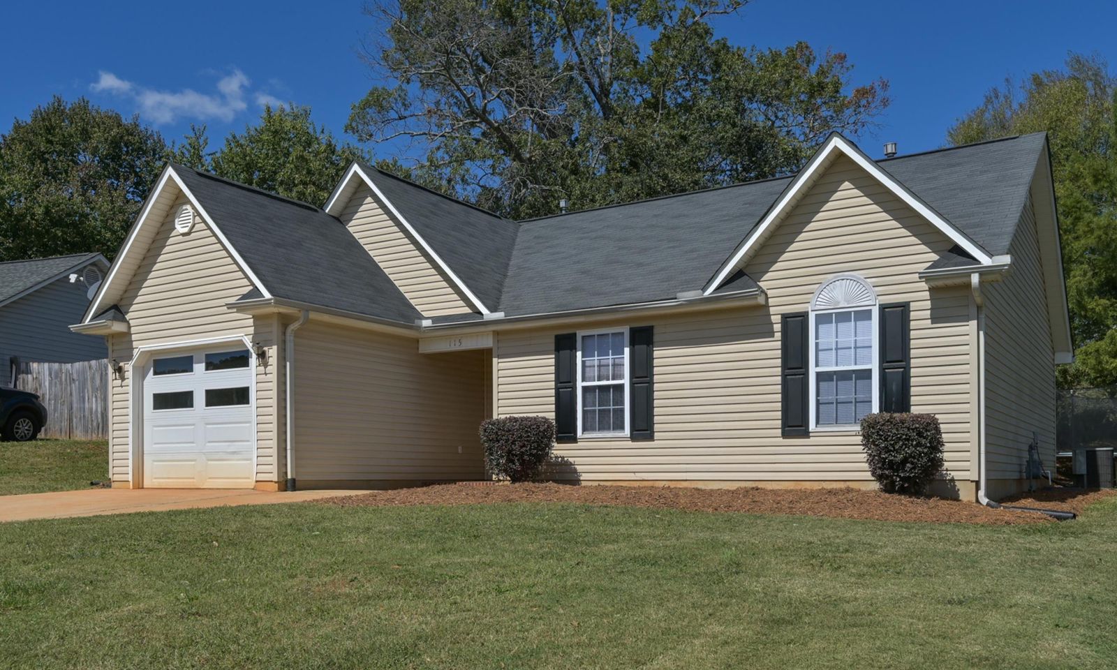 Property image 2 at 115 E Ridgemount Court, Greenville, SC 29617