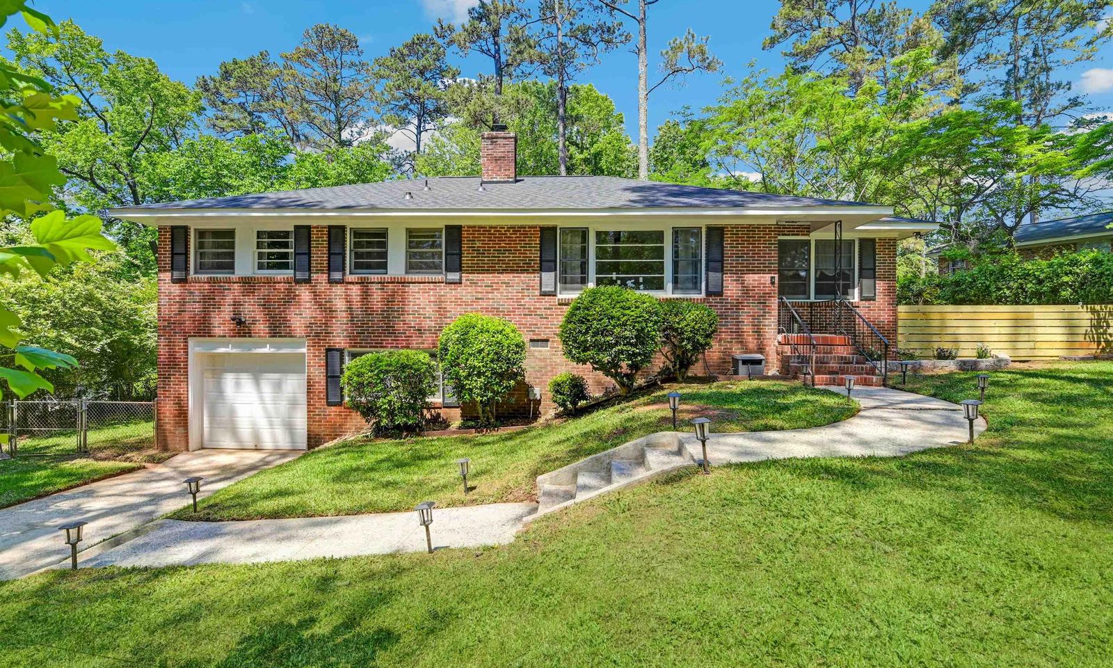 Northwood Hills, Columbia Community