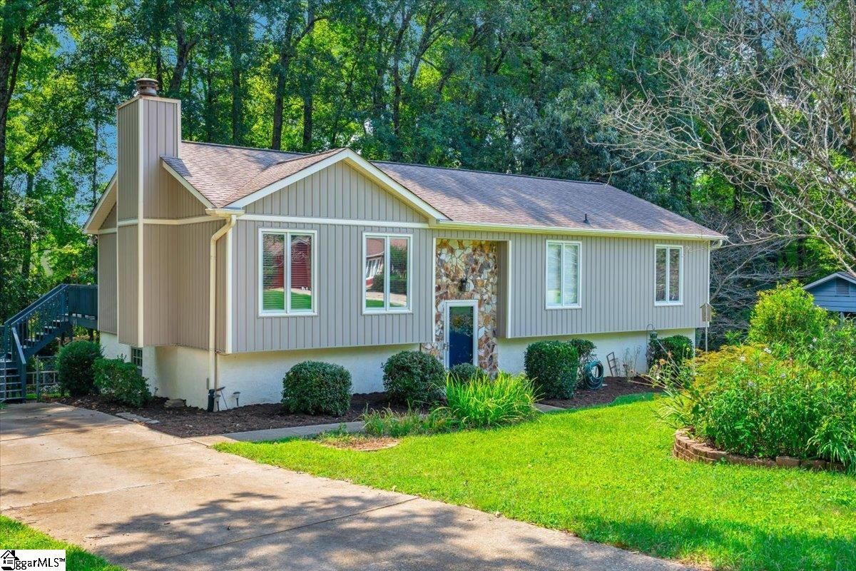 Property image 1 at 224 Hunters Trail, Greenville, SC 29615-4027