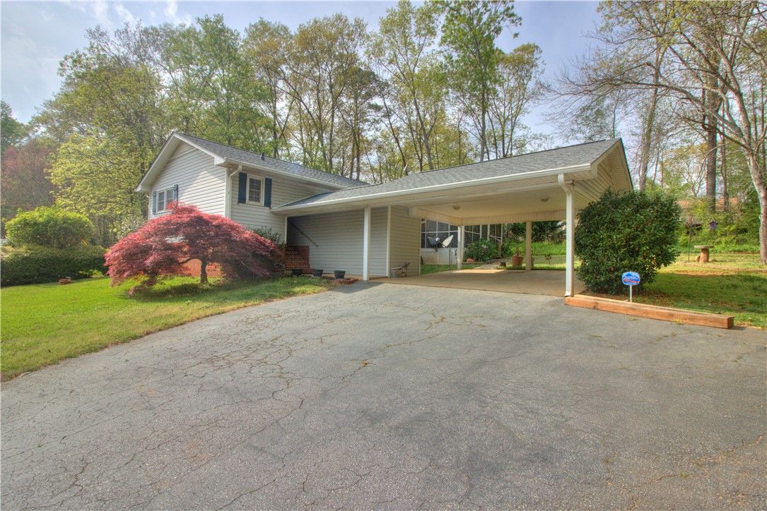 Property image 1 at 405 Hartwell Drive, Seneca, SC 29672