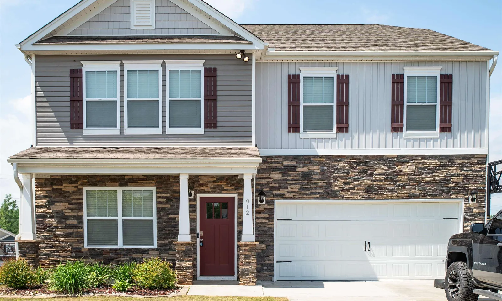 Hampton Hills, Lyman Community