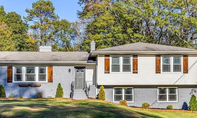 122 LULLWATER Road