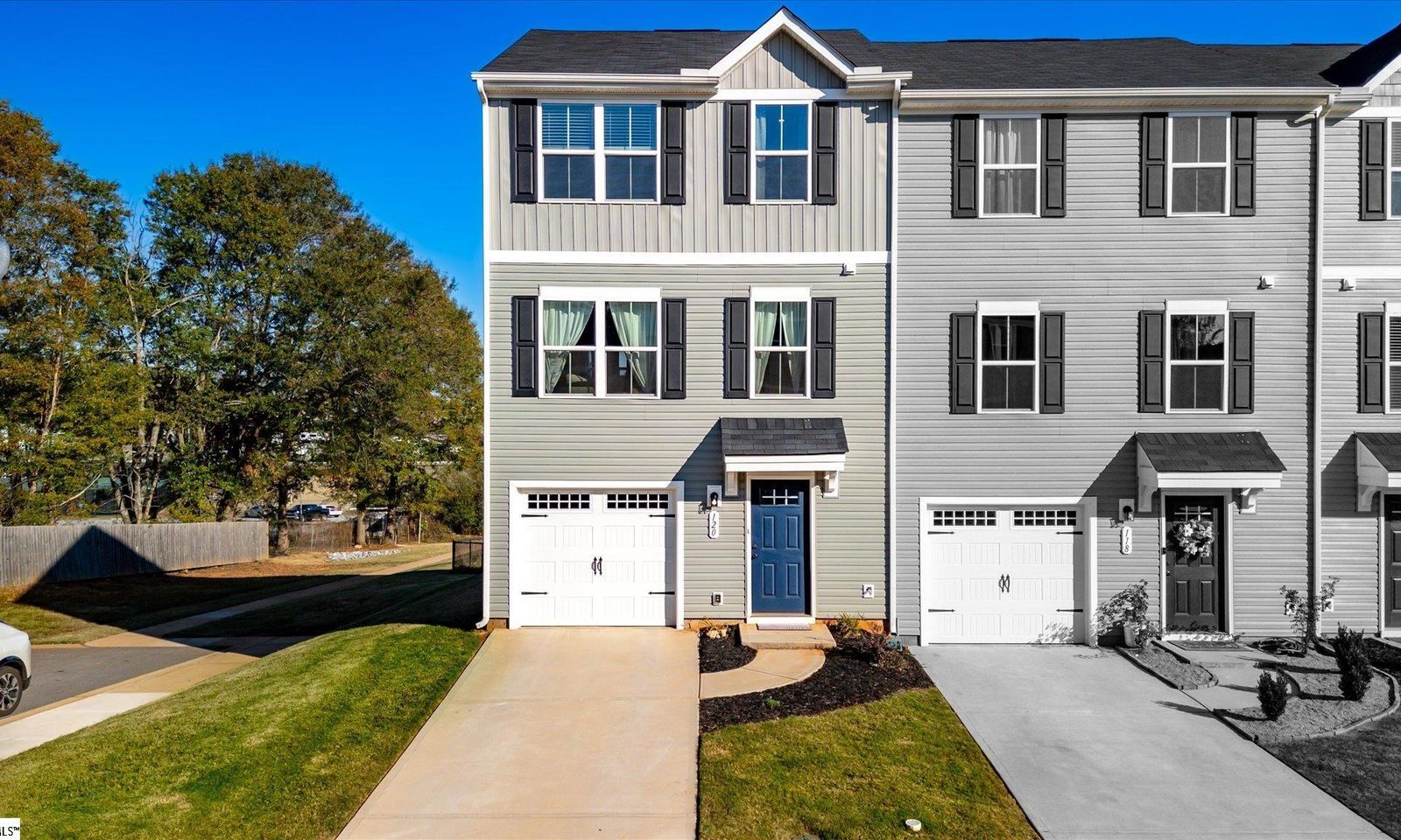 Edgewood Townes, Easley Community