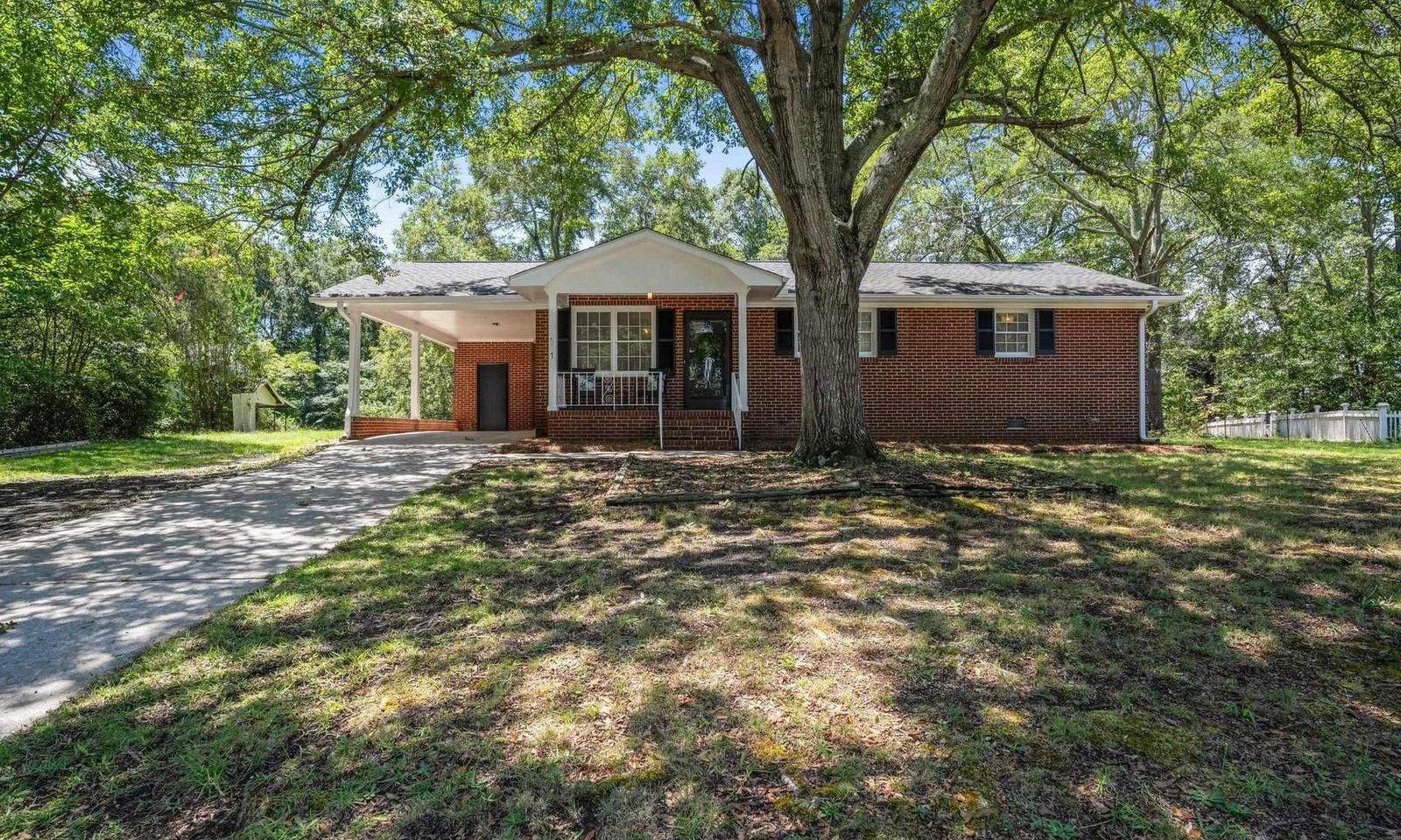 Main image of property at 7 Hastings Circle, Taylors, SC 29687