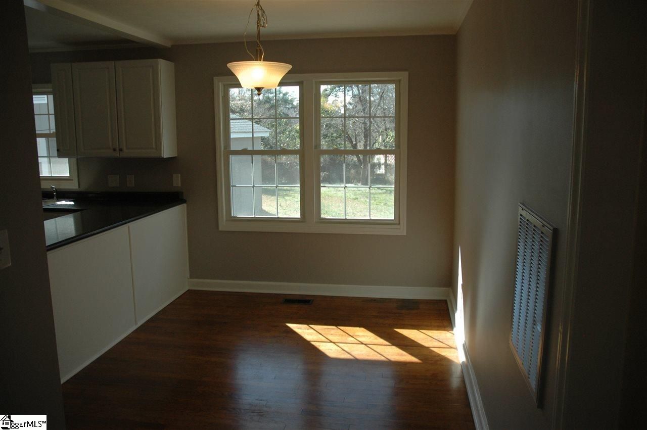 Property image 4 at 16 Westbrook Lane, Greenville, SC 29605