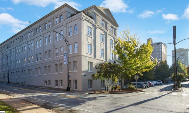 100 W Court Street