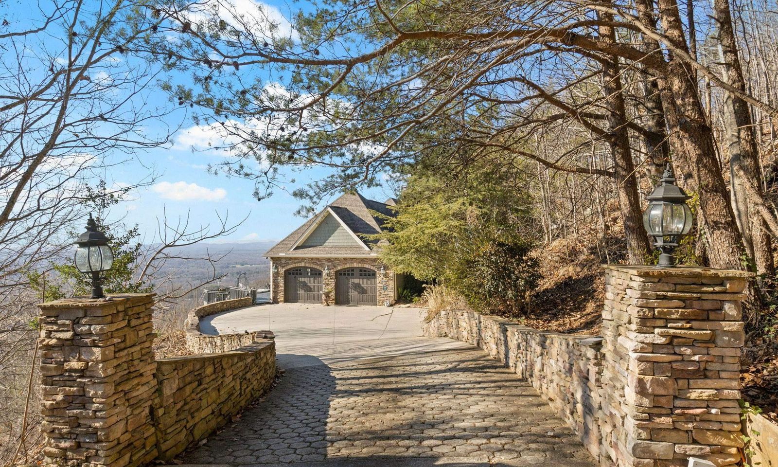 Property image 2 at 1253 Altamont Road, Greenville, SC 29609