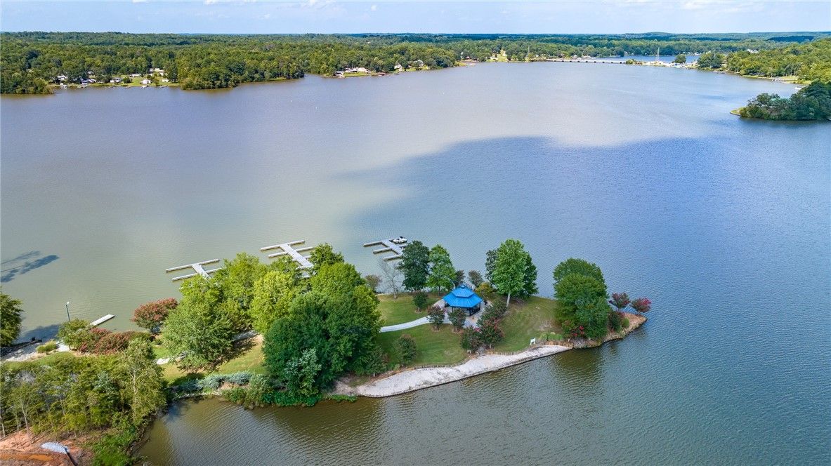 Property image 3 at 970 Eagles Harbor Drive, Hodges, SC 29653