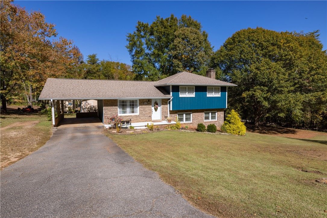 Property image 2 at 419 Arrowood Circle, Seneca, SC 29672