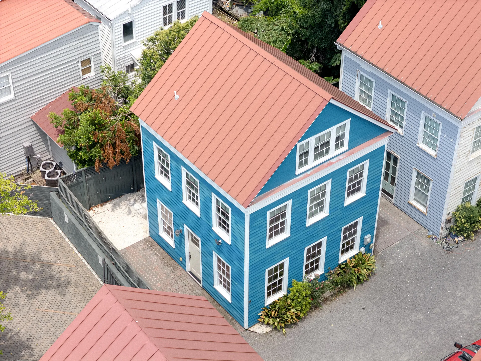 Property image 2 at 9 Bogard St, Charleston, SC 29403